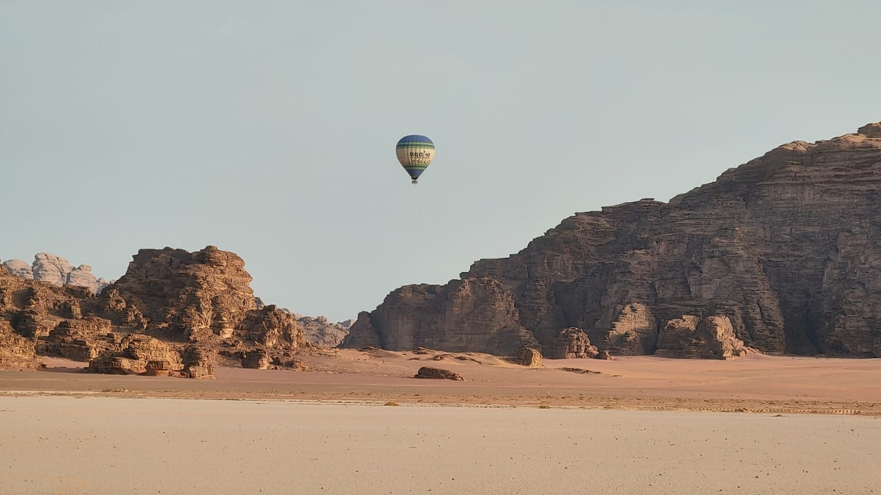 wadi rum happy tour and camp balloon ride desert